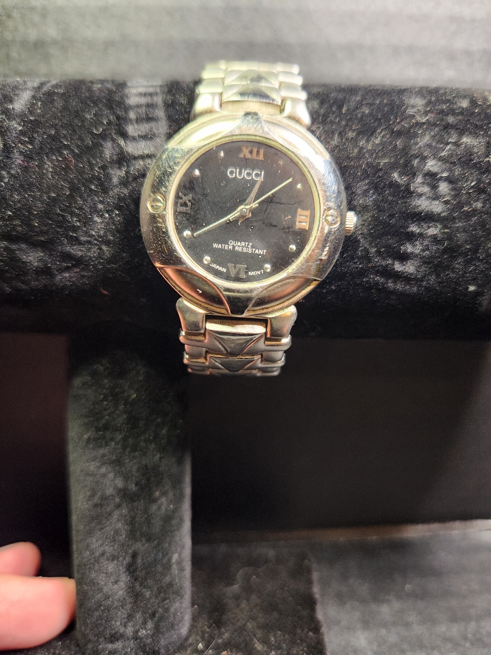 Gucci Men's Silver-Tone Black Dial Watch